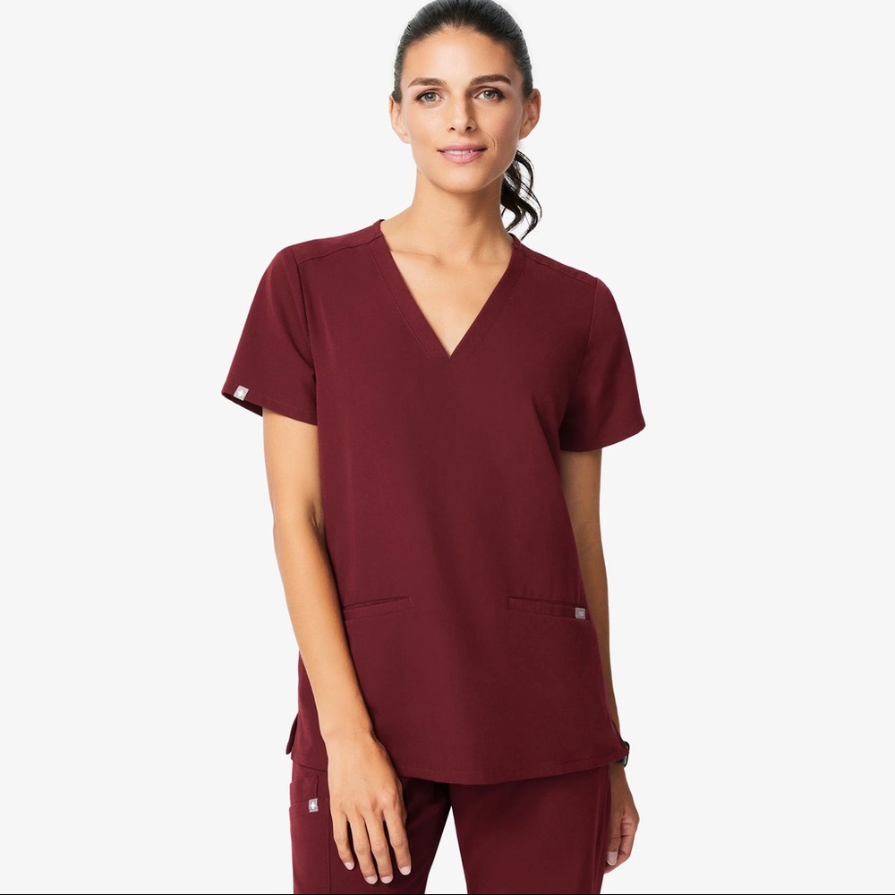 FIGS Casma 3-pocket Scrub Top in Maroon